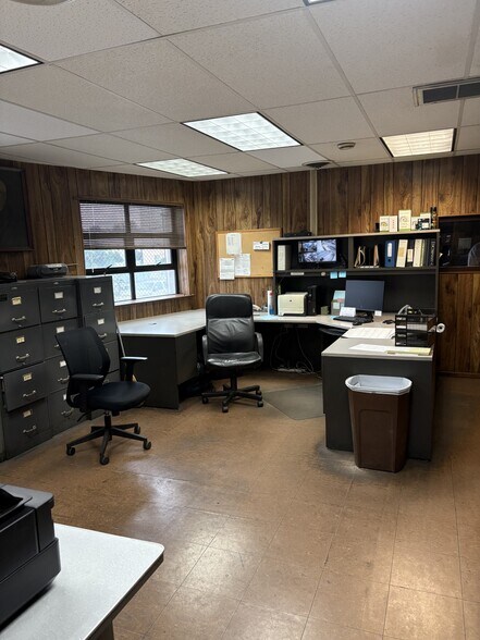 More Photos Of 96 Nassau Rd, Roosevelt Industrial For Sale