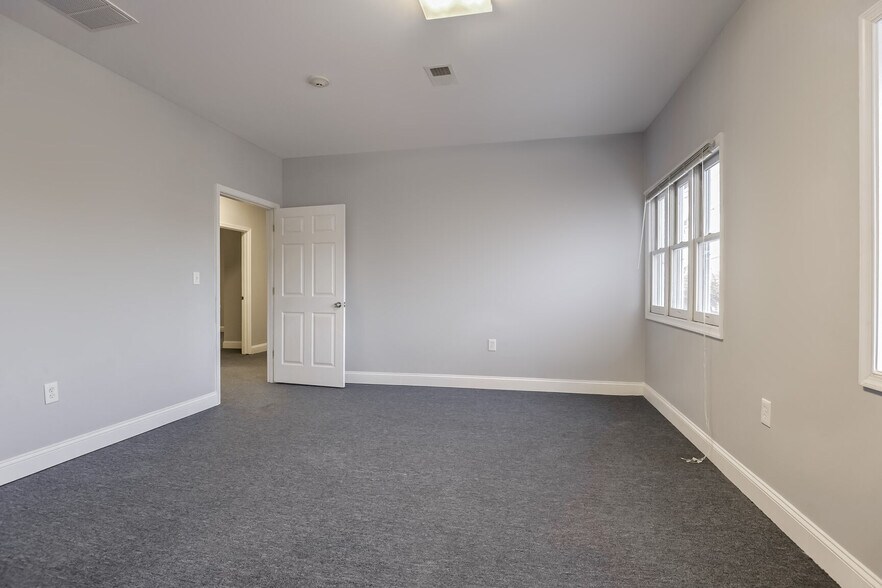 More Photos Of 5981 Columbia Pike, Falls Church Medical For Sale