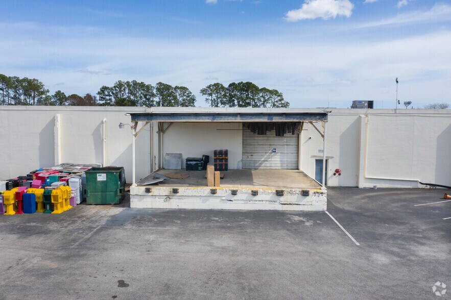 More Photos Of 5107 W University Blvd, Jacksonville Warehouse For Sale
