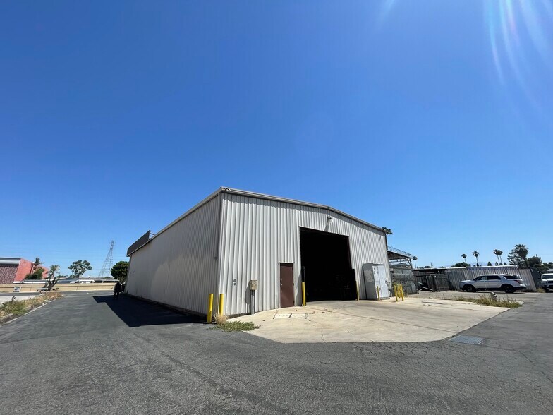 More Photos Of 1135 W Columbus St, Bakersfield Manufacturing For Sale