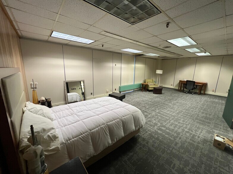 More Photos Of 136 Center St, Old Town Office For Sale