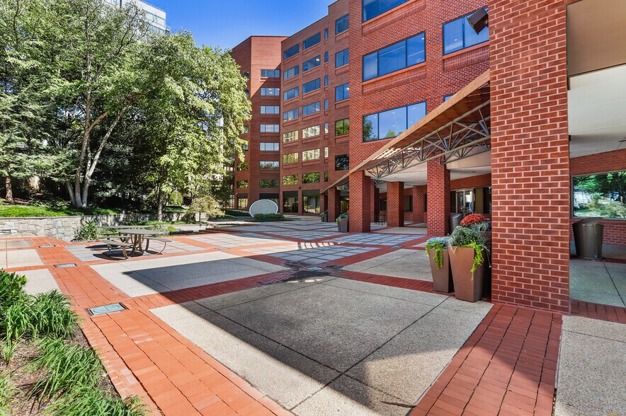 More Photos Of 7700 Old Georgetown Rd, Bethesda Office For Lease