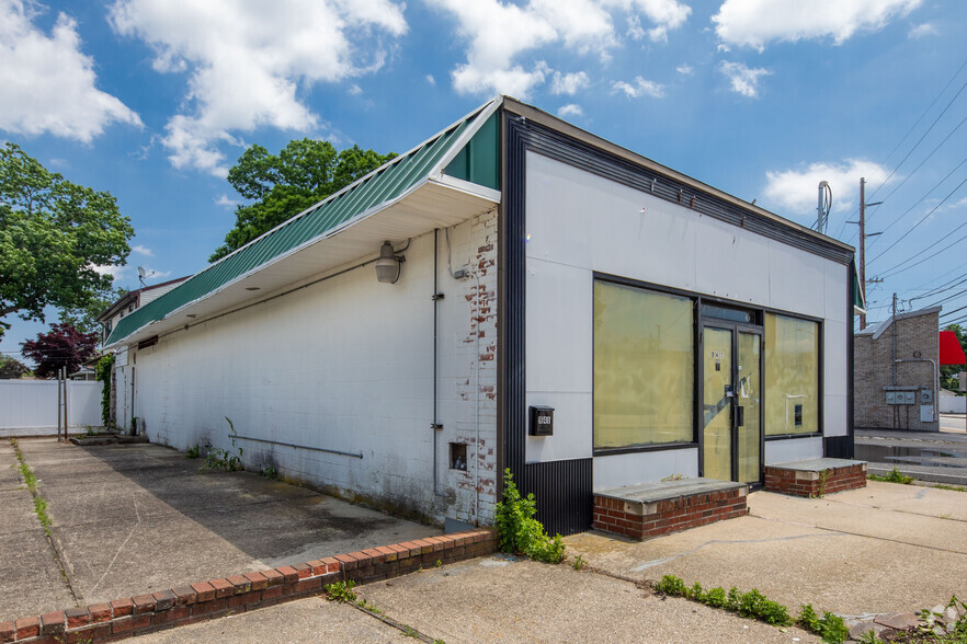 Primary Photo Of 941 Little East Neck Rd, West Babylon Freestanding For Lease