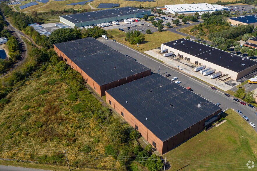 More Photos Of 8295-8301 National Hwy, Pennsauken Warehouse For Lease