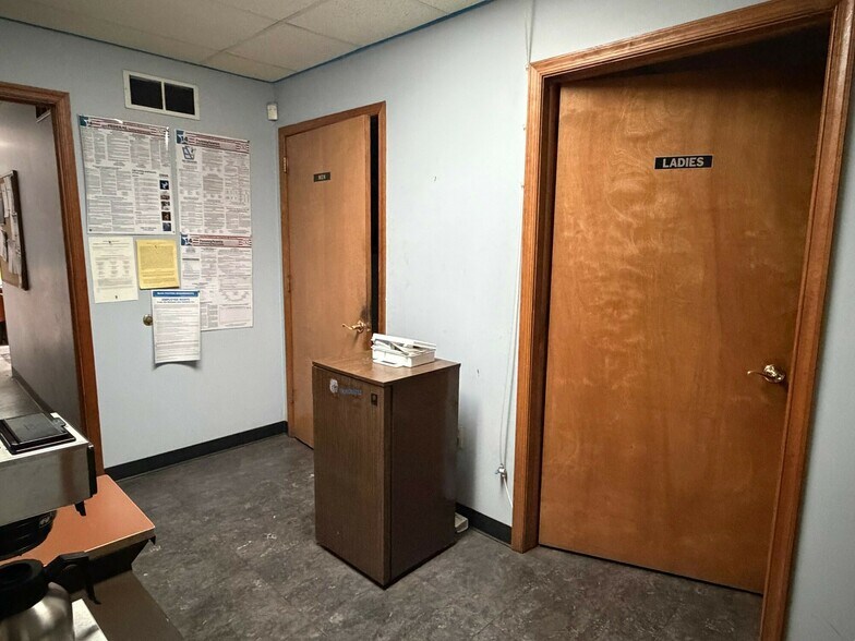 More Photos Of 200 N 1st St, Stroudsburg Warehouse For Lease