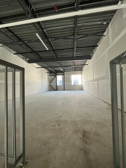 More Photos Of 5250 Solar Dr, Mississauga Manufacturing For Lease