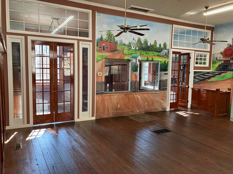 More Photos Of 157 N Main St, Bostic Office For Sale