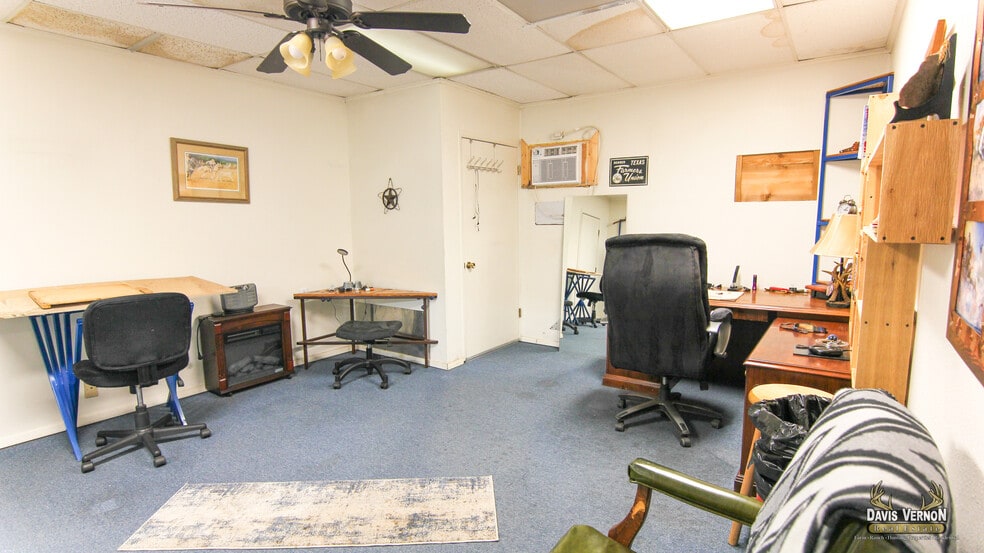 More Photos Of 1331 Cumberland St, Vernon Storefront For Sale