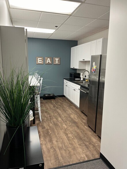 More Photos Of 2600 Warrenville Rd, Downers Grove Office For Lease
