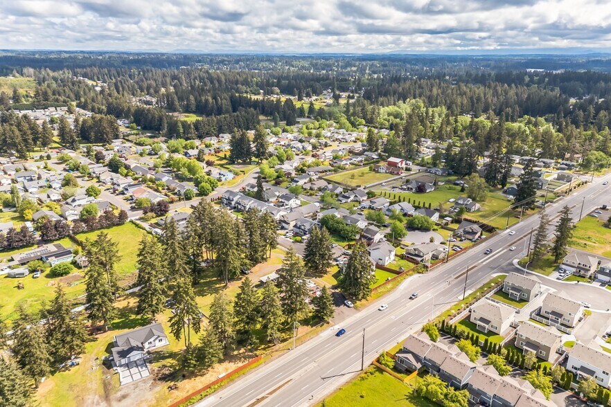 More Photos Of 2515 176th St E, Tacoma Showroom For Sale