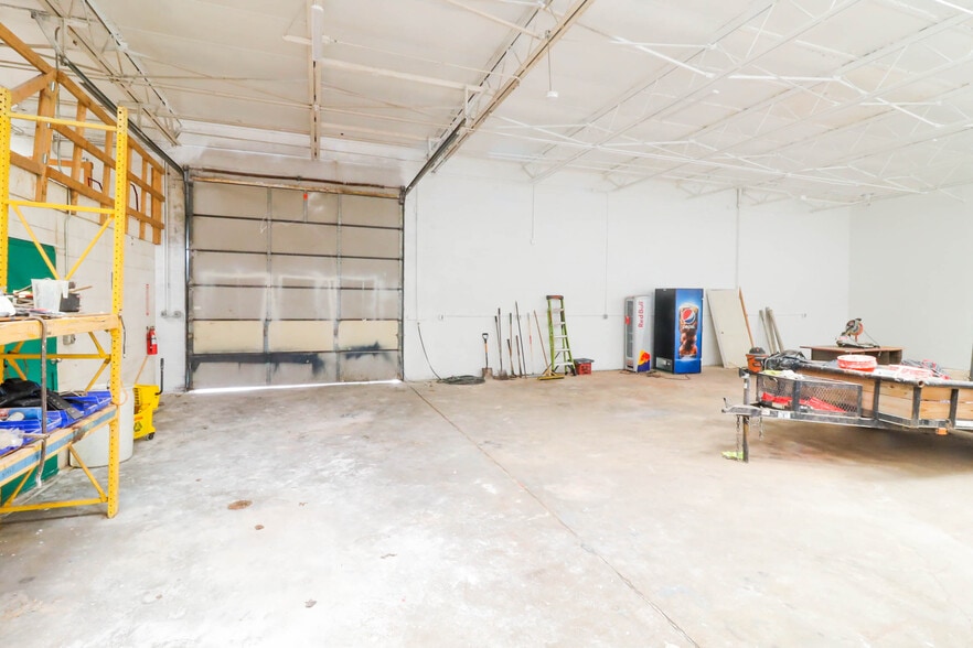 More Photos Of 6737 E Nine Mile Rd, Warren Warehouse For Lease