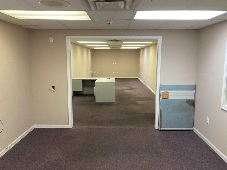 More Photos Of 1036 W Main St, Dothan Light Manufacturing For Sale