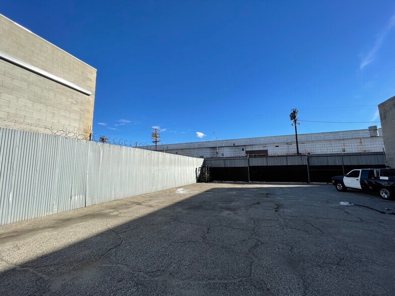 More Photos Of 356 S Mission Rd, Los Angeles Warehouse For Lease