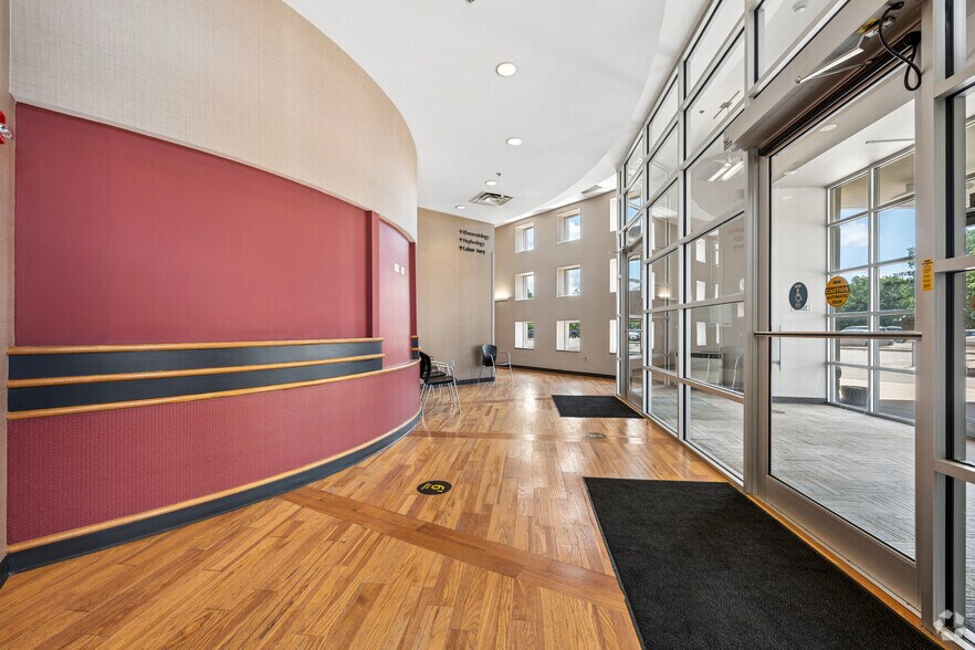 More Photos Of 800 S Tillotson Ave, Muncie Medical For Lease