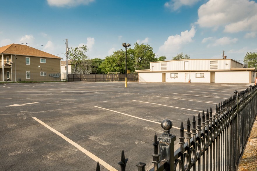 More Photos Of 401 Pennsylvania St, South Houston Lodge Meeting Hall For Sale