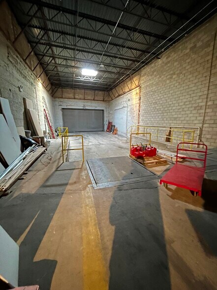 More Photos Of 4300 W Lake St, Chicago Warehouse For Lease