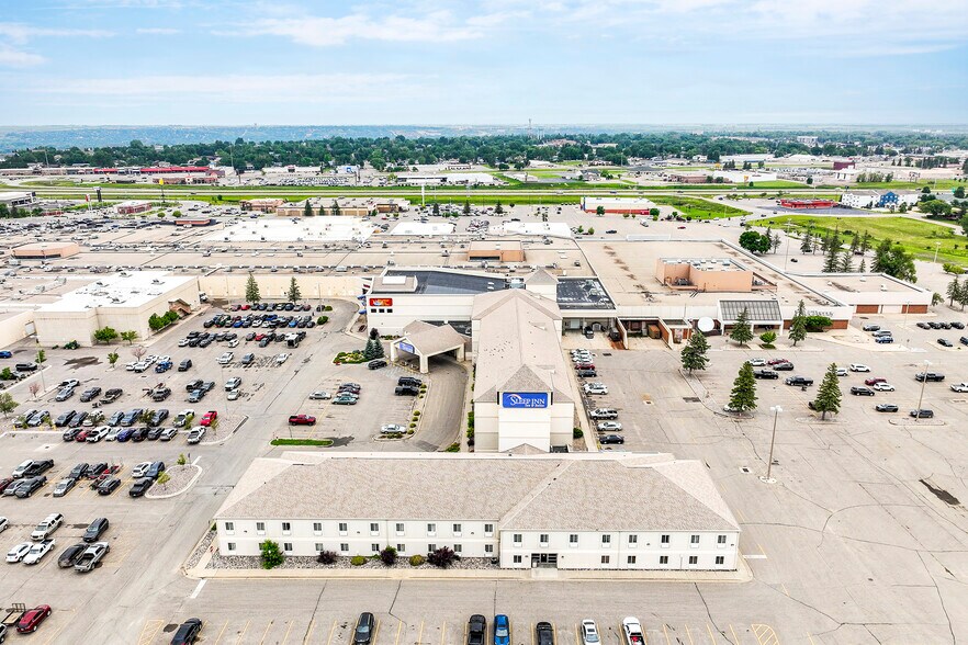 More Photos Of 2400 10th St SW, Minot Hotel For Sale