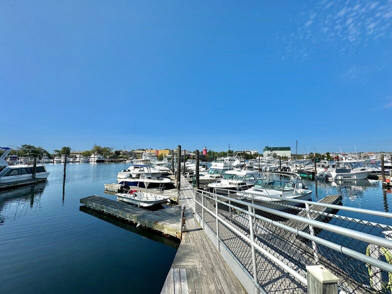 Primary Photo Of 1 Merit Ct, Brooklyn Marina For Sale