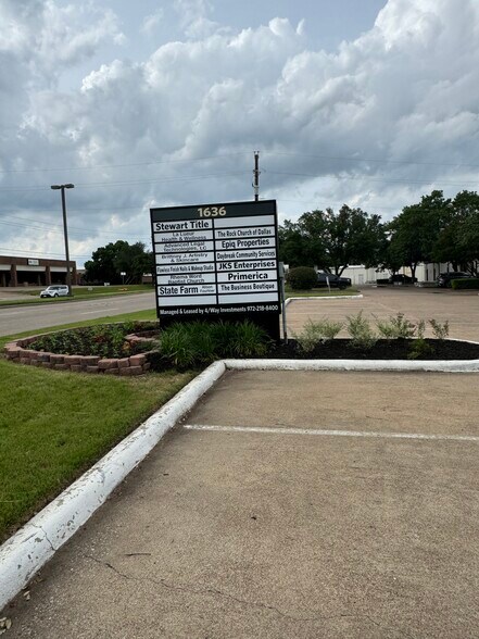 More Photos Of 1636 N Hampton Rd, DeSoto Office For Lease