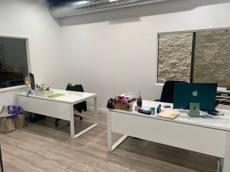 More Photos Of 6930 Owensmouth Ave, Canoga Park Office For Lease