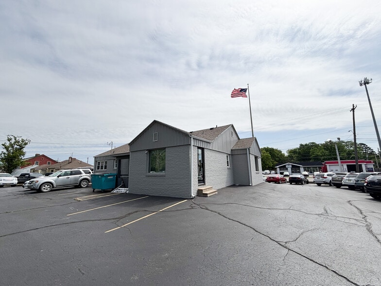 More Photos Of 715 S Glenstone Ave, Springfield Auto Dealership For Lease