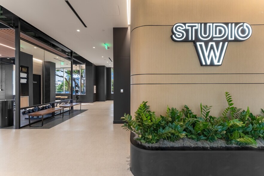 More Photos Of 14643 N Dallas Pky, Dallas Office For Lease