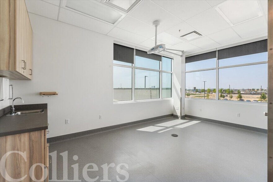 More Photos Of 875 S Vanguard Way, Meridian Medical For Lease