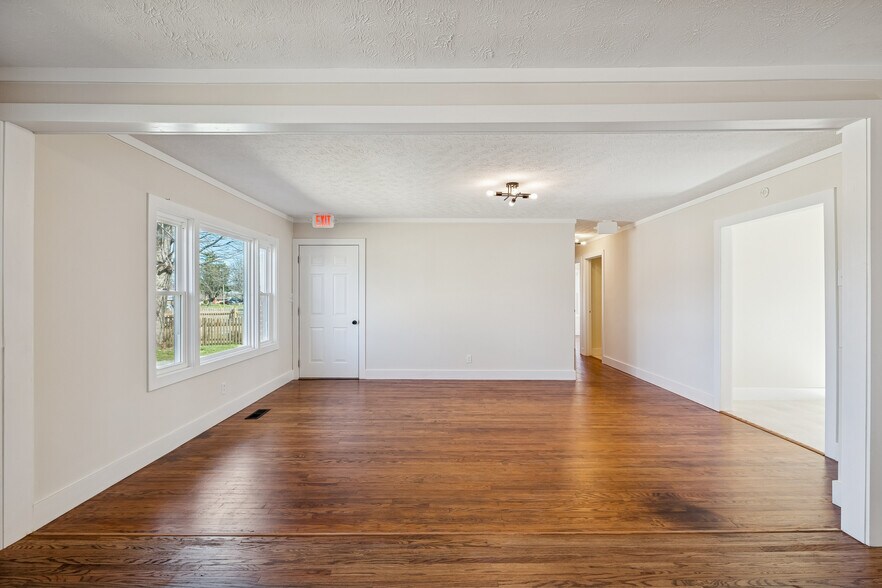 More Photos Of 319 Highway 76, White House Office For Lease