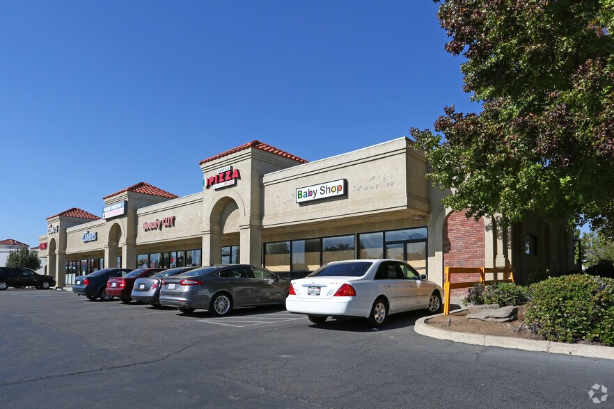 More Photos Of 1835 Ashlan Ave, Clovis Freestanding For Lease