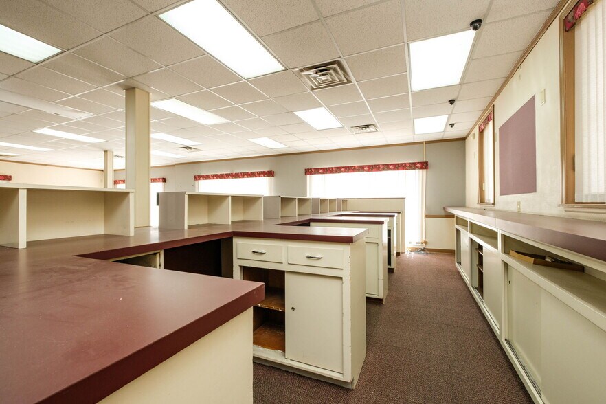 More Photos Of 120 S Main St, Edinburg General Retail For Sale