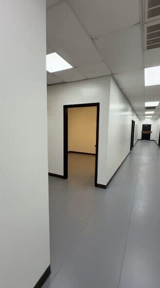 Primary Photo Of 2910 Antoine Dr, Houston Storefront Retail Office For Sale