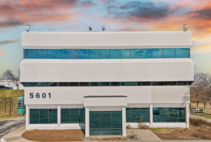 More Photos Of 5601 N 103rd St, Omaha Office For Sale