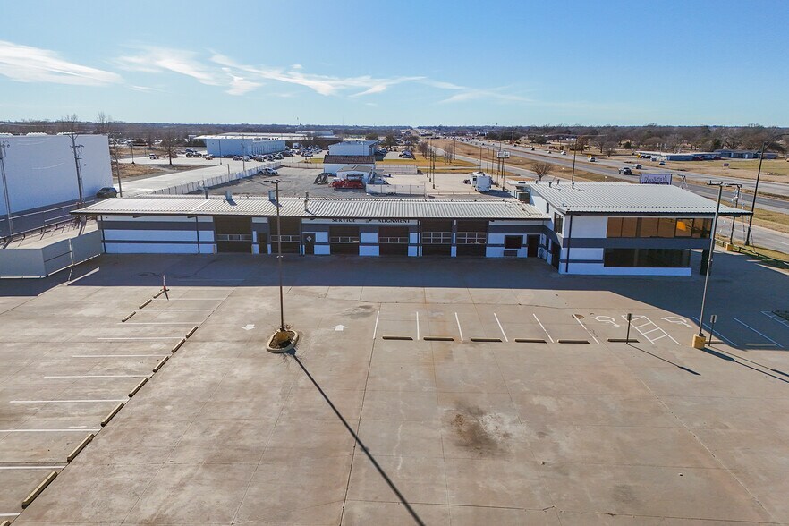 More Photos Of 11209 W Kellogg, Wichita Auto Dealership For Sale