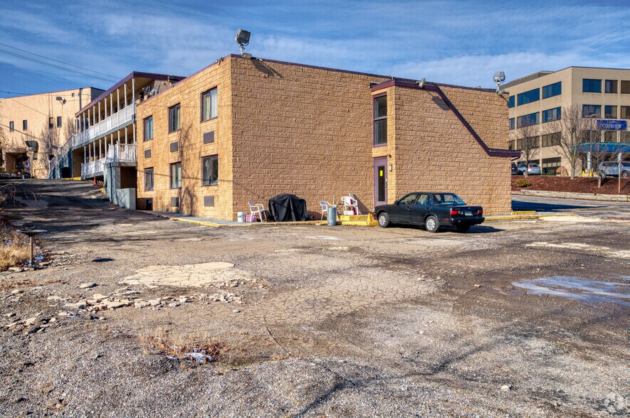 8857 University Blvd, Coraopolis, PA 15108 Hotel For Sale