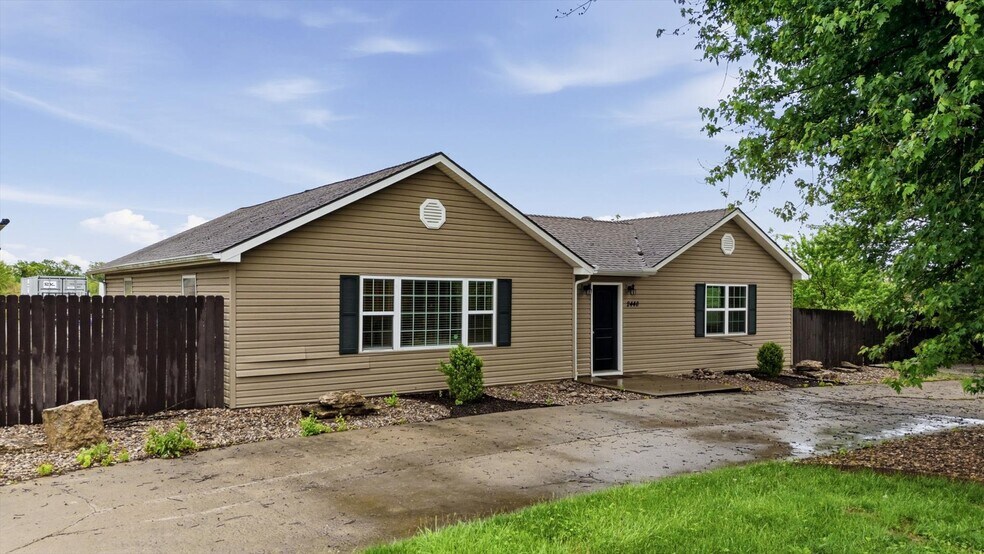 More Photos Of 2450 NW Lowenstein Dr, Lee's Summit Flex For Sale
