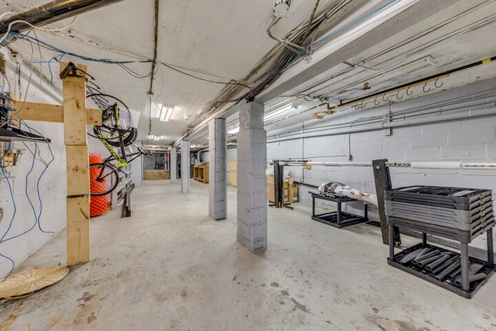 More Photos Of 3267 Lake Shore Blvd W, Toronto Storefront For Sale