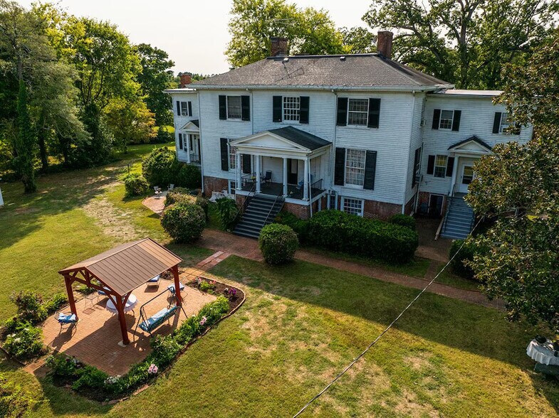 More Photos Of 850 Kinderton Rd, Clarksville Hospitality For Sale