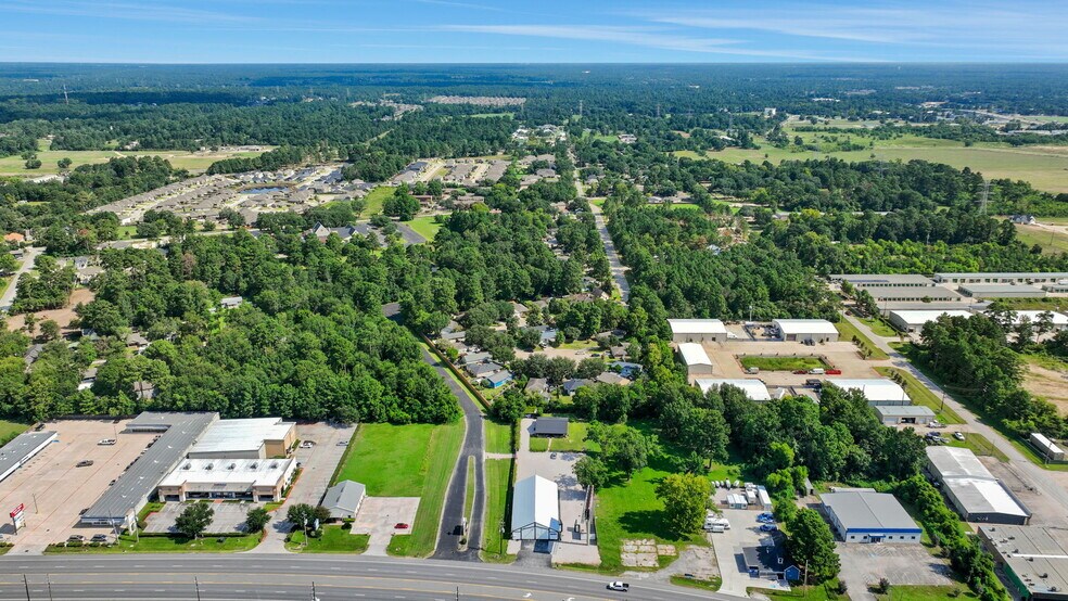 More Photos Of 817 E Main St, Tomball Warehouse For Sale