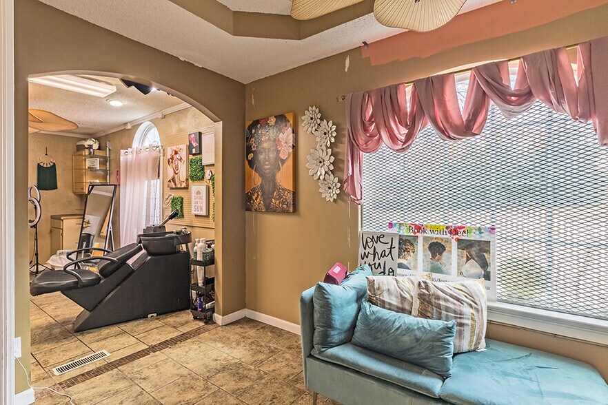 More Photos Of 4849 Mercer University Dr, Macon-Bibb Storefront For Sale