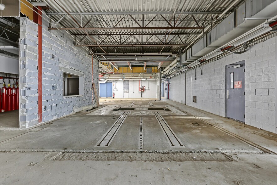 More Photos Of 15201 Mercantile Dr, Dearborn Light Manufacturing For Sale