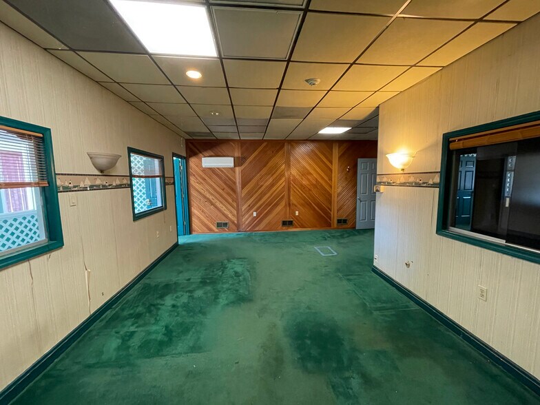 More Photos Of 2924 Marshall Hall Rd, Bryans Road Service For Sale