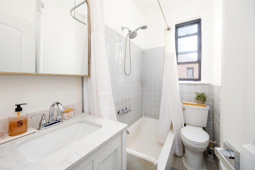More Photos Of 910 Dinsmore Ave, Far Rockaway Apartments For Sale