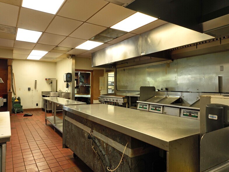 More Photos Of 5195 Fernandina Rd, Harbison Restaurant For Sale