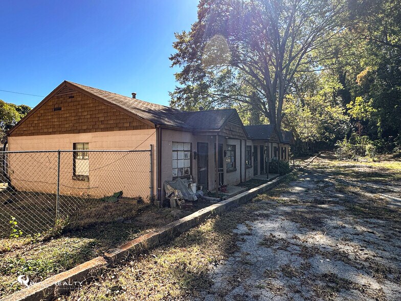 More Photos Of 566 SW University Ave, Atlanta Apartments For Sale