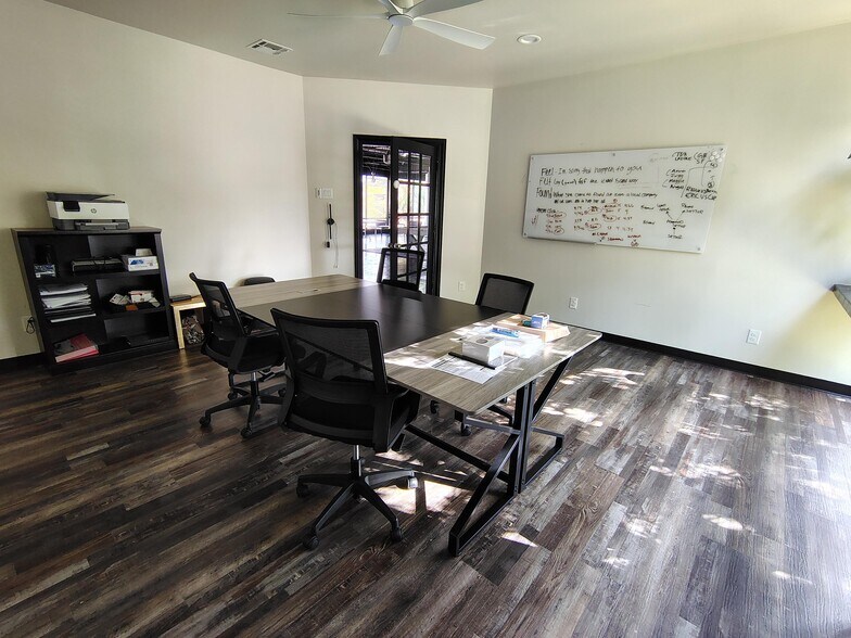 More Photos Of 802 Crosstimbers, Houston General Retail For Sale