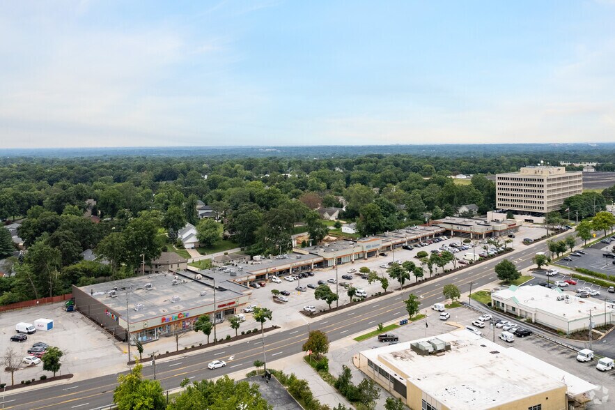 More Photos Of 9598-9656 Olive Blvd, Olivette General Retail For Lease