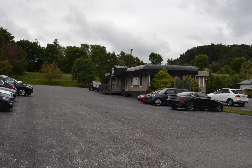 More Photos Of 4028 Hanover Pike, Manchester Auto Repair For Sale