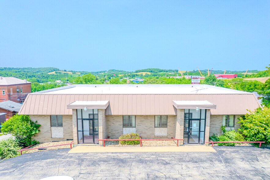 Primary Photo Of 1027 W Main St, Mount Pleasant Medical For Sale