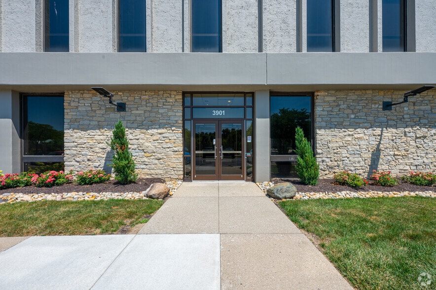 More Photos Of 3901 W 86th St, Indianapolis Office For Lease