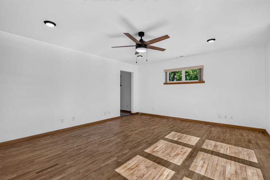 More Photos Of 535 Elm St, Hillsboro Office For Sale
